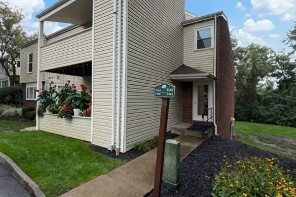 1704 KENZIE DR