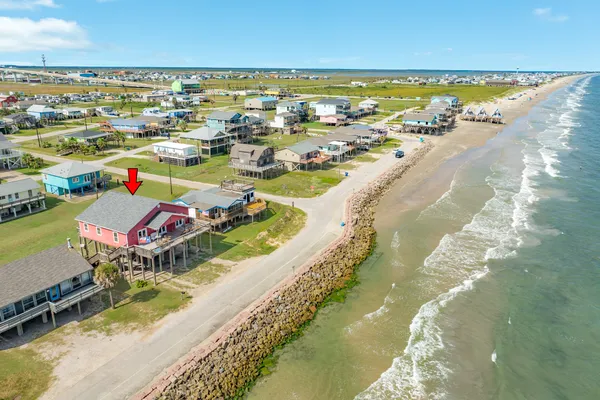 306 BEACH DR