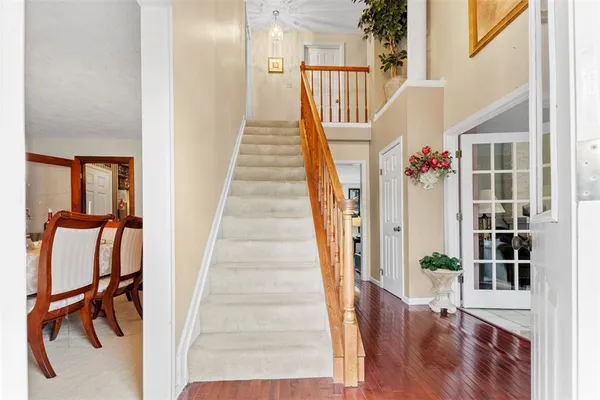 223 LEASIDE DR