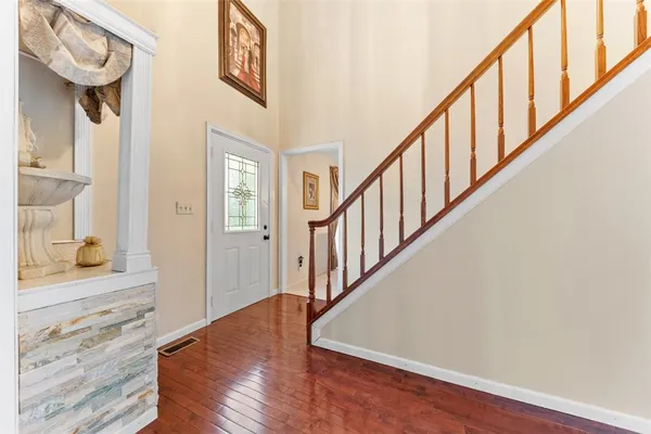 223 LEASIDE DR