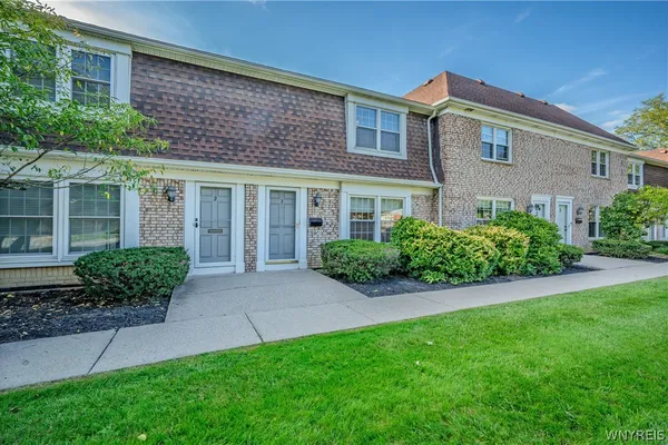 105 CARRIAGE DR 3