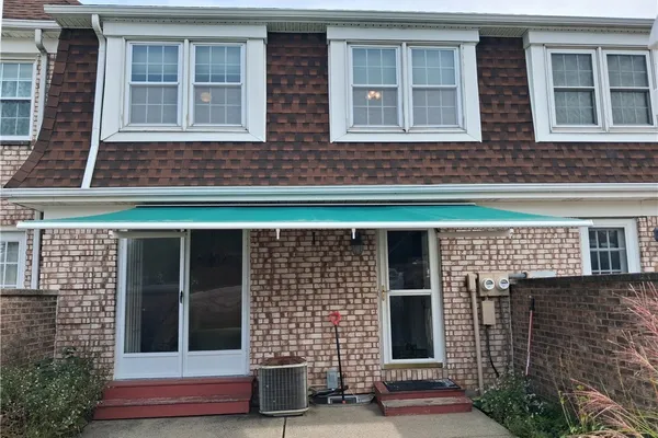 105 CARRIAGE DR 3