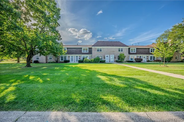 105 CARRIAGE DR 3
