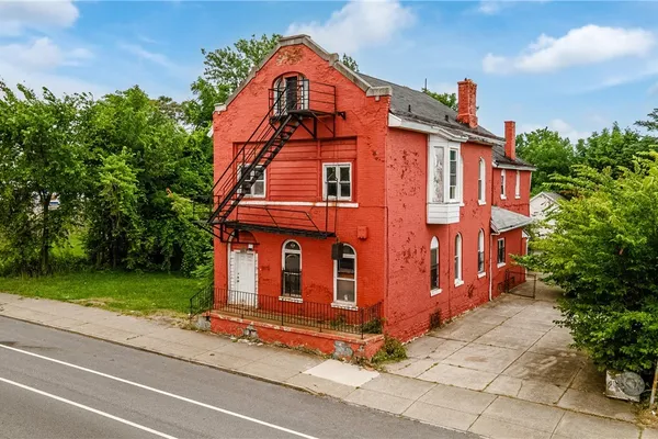 559 GENESEE ST