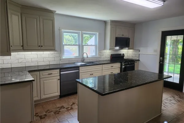 8000 FARMERS DR