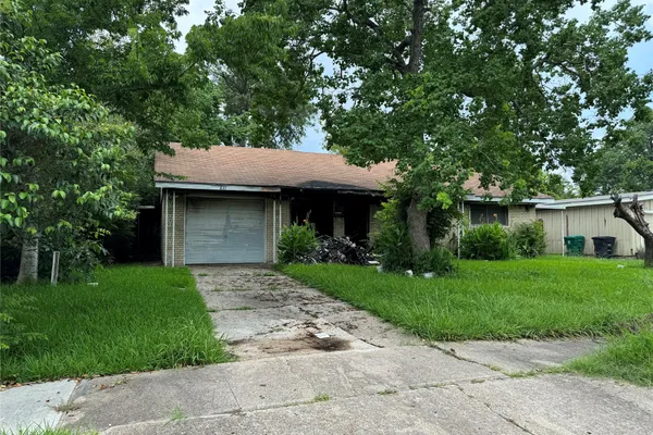 4211 TAVENOR LN