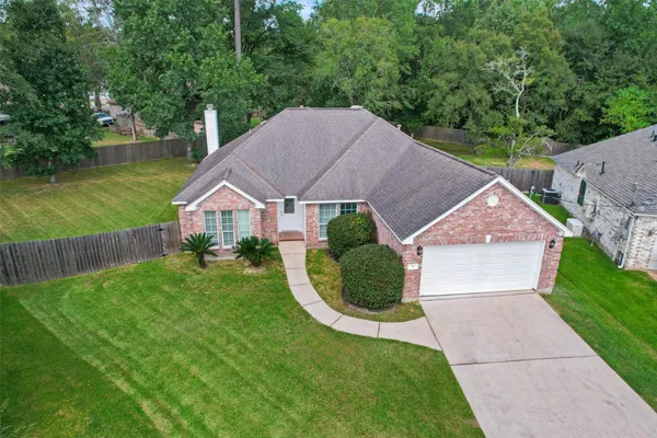 202 MAPLE LN
