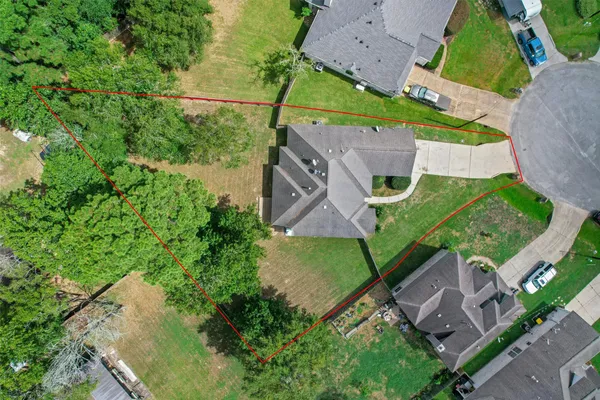 202 MAPLE LN