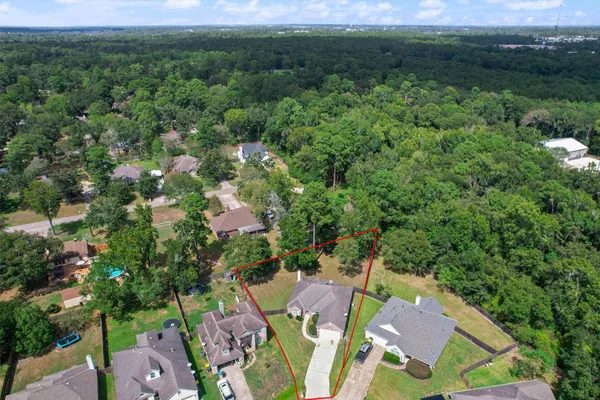 202 MAPLE LN