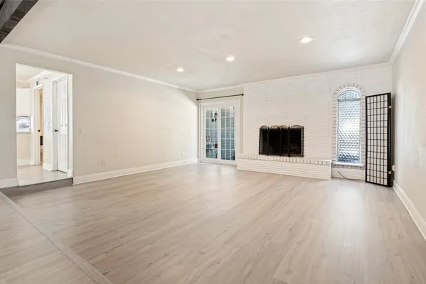 1301 HILLSDALE DR
