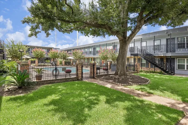 3131 SW FWY 46