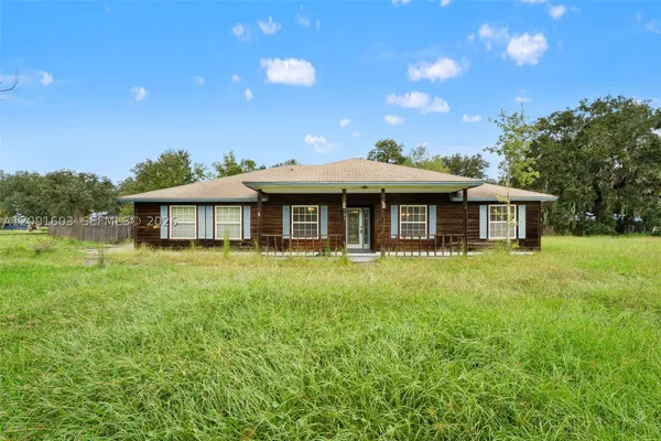 525 HICKORY DR