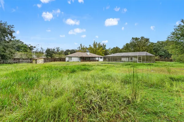 525 HICKORY DR