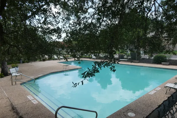 1004 E SOLANO DR 1474