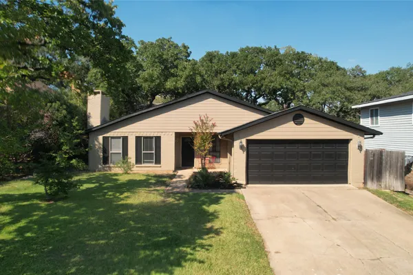 2813 MEANDERING WAY
