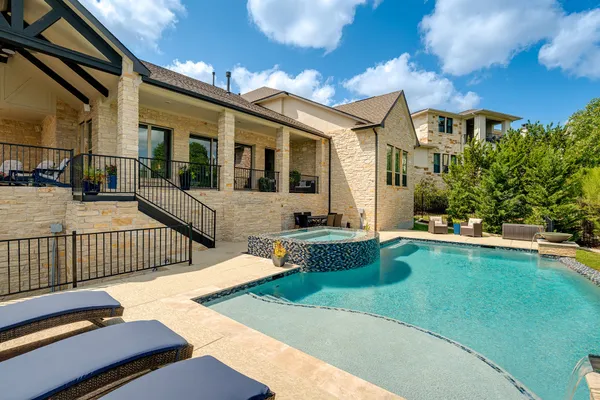 520 WOODSIDE TER