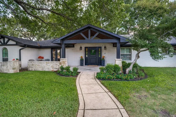 18 BROOKHAVEN DR