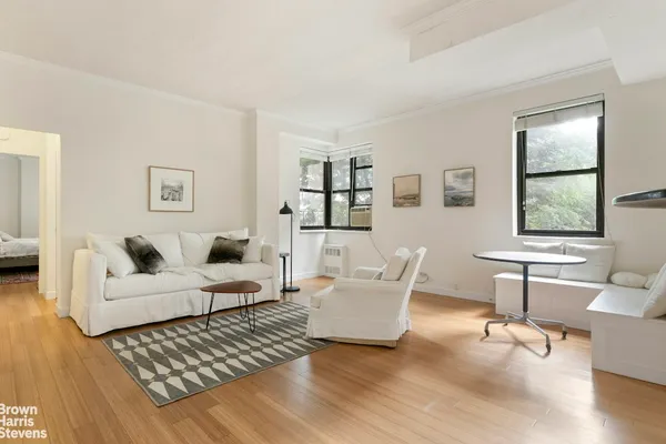 273 BENNETT AVE 2B