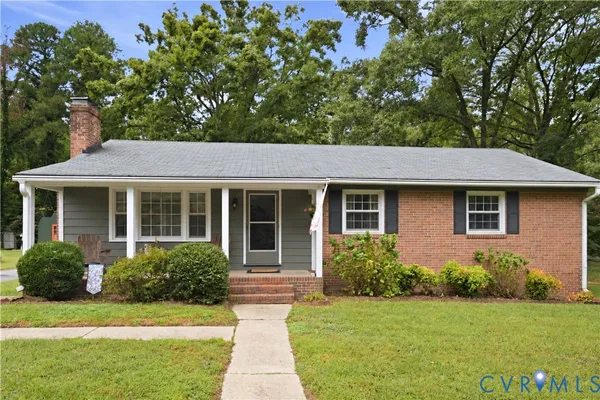 310 RAVENSCROFT DR