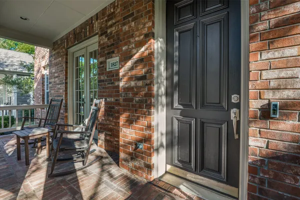 1827 AUBURN DR