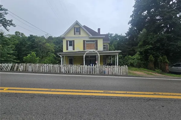 1050 BROWNSTOWN RD