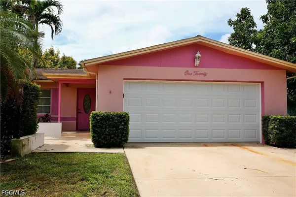 120 E LAKE DR