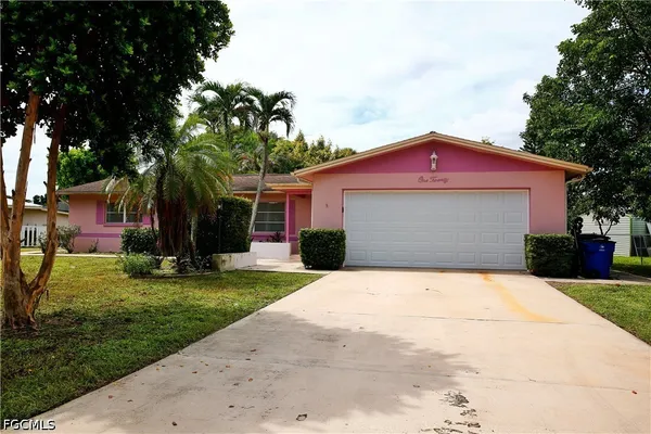 120 E LAKE DR