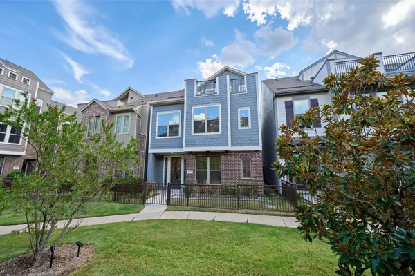 1047 MANACOR LN