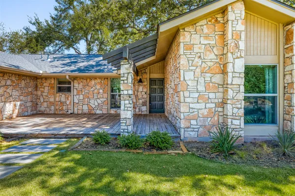 4602 TRAIL CREST CIR