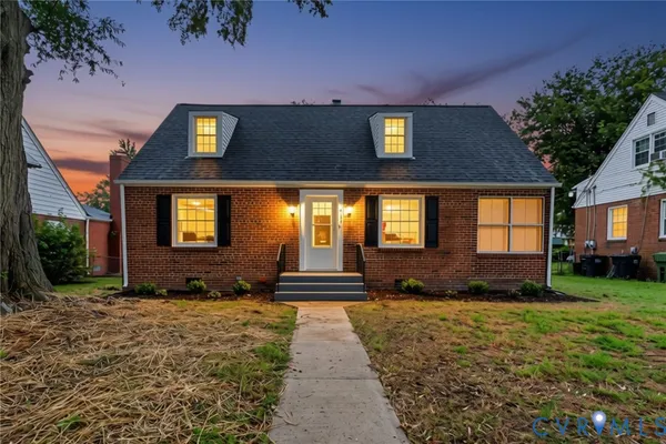 317 CEDAR LN
