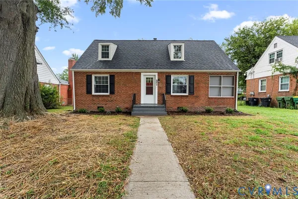 317 CEDAR LN