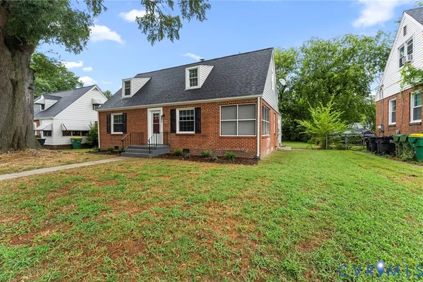 317 CEDAR LN
