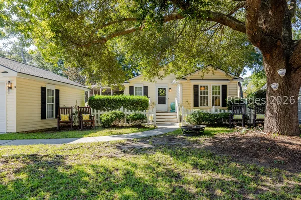 3 SHELTERWOOD LN