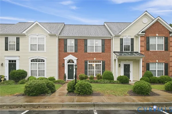 3207 FRIARS WALK LN
