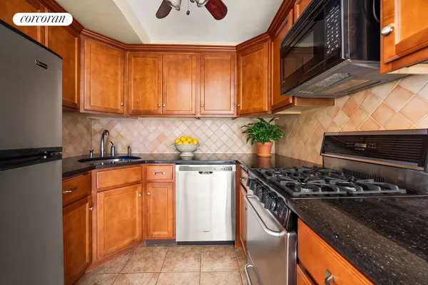 1401 OCEAN AVE 16B