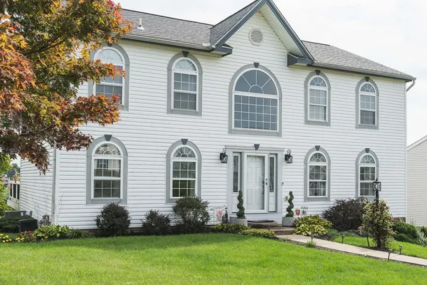 718 WOODBRIDGE DR