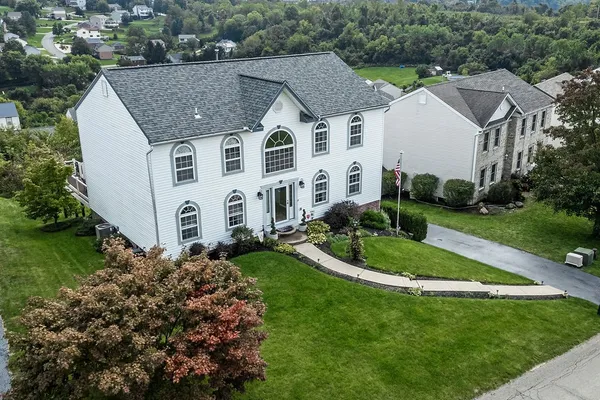 718 WOODBRIDGE DR