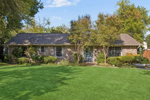 1004 CEDAR LN