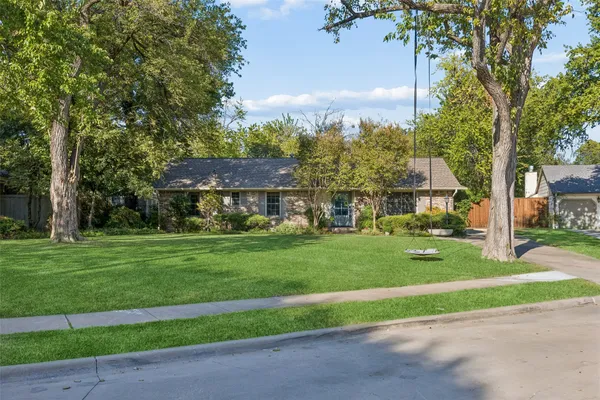 1004 CEDAR LN