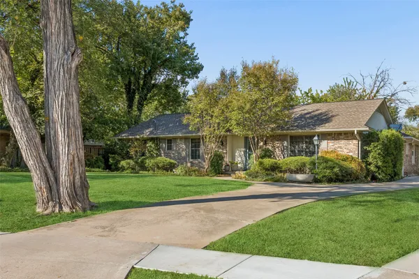 1004 CEDAR LN