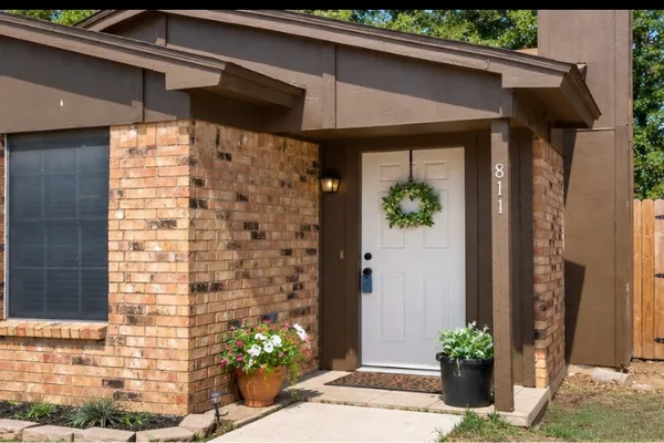 811 WOODLAND CT