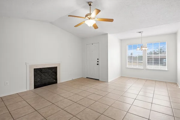 811 WOODLAND CT