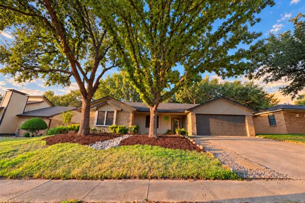 917 CLEAR VIEW DR