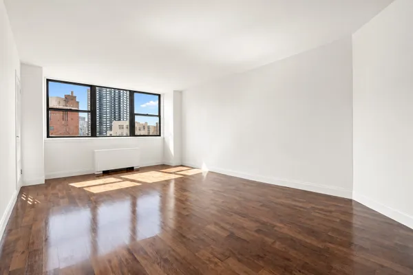 225 E 36TH ST 16H