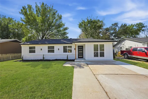1504 DANIEL DR