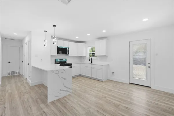 1504 DANIEL DR