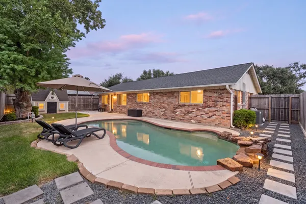 2302 WILLOWBY DR