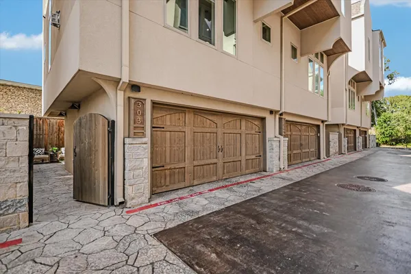 2300 ENFIELD RD 303