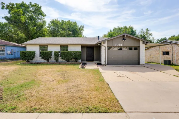 3201 WINDEREMERE DR