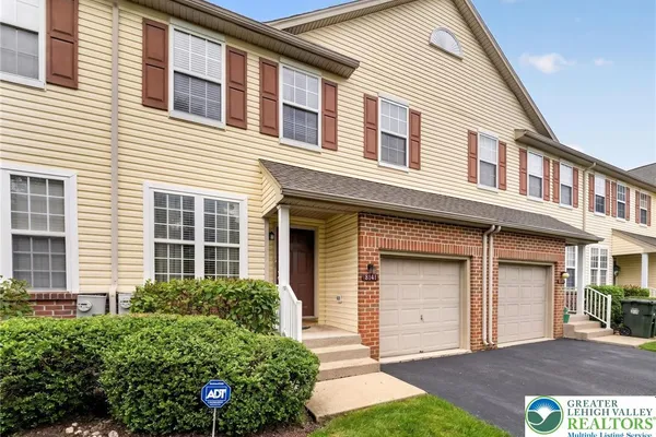 8141 CROSS CREEK CIR